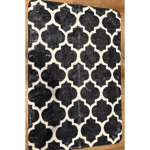 2x3 Black And White Area Rug